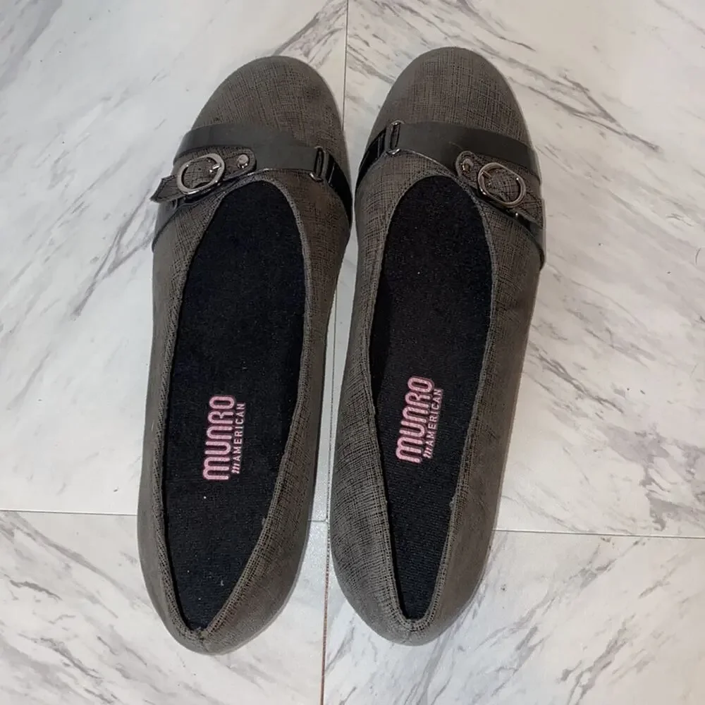 Munro Silver Buckle Flats 7.5 Like New